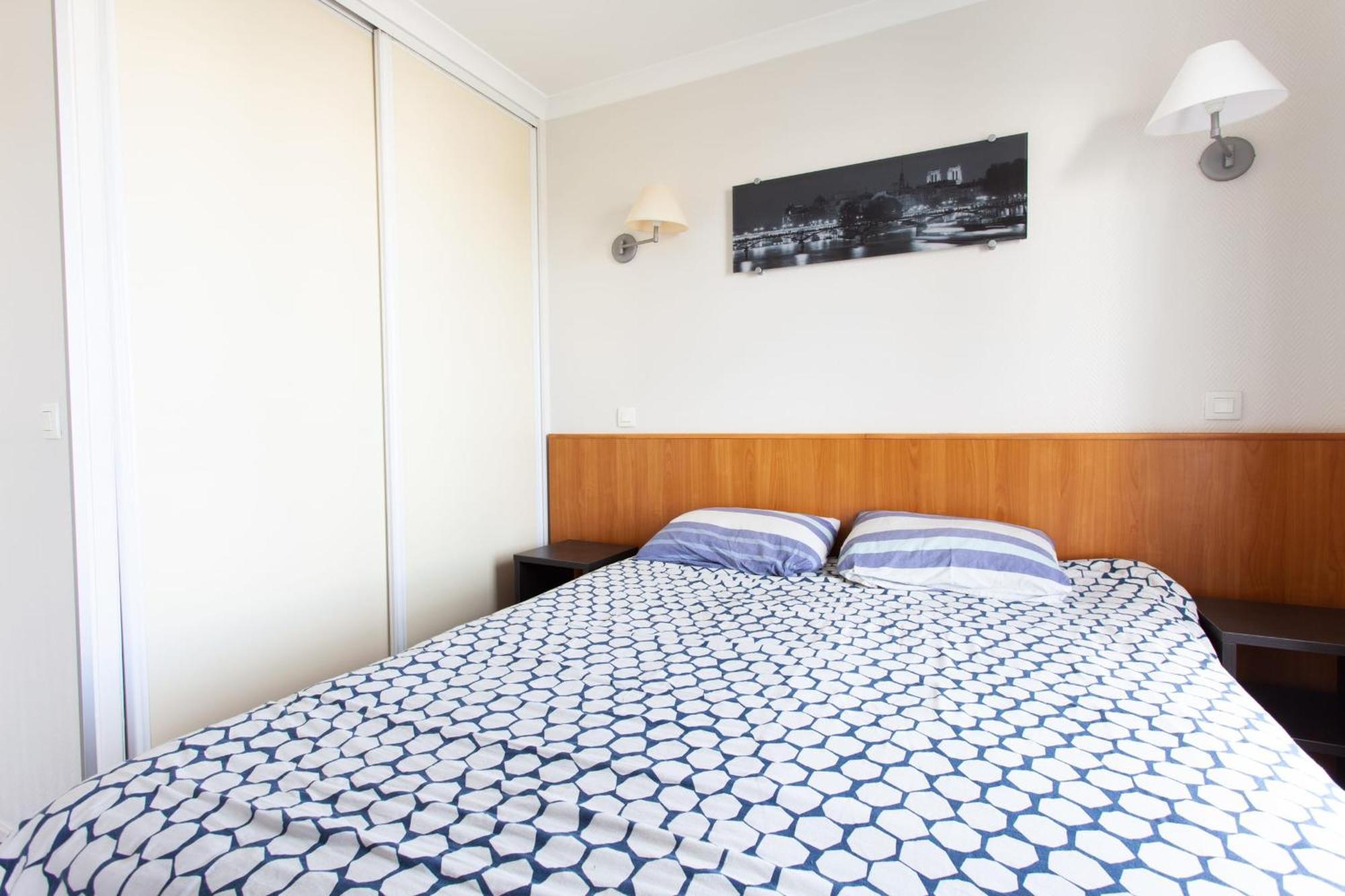 Cosy With Balcony Near Buttes Chaumont * Parigi