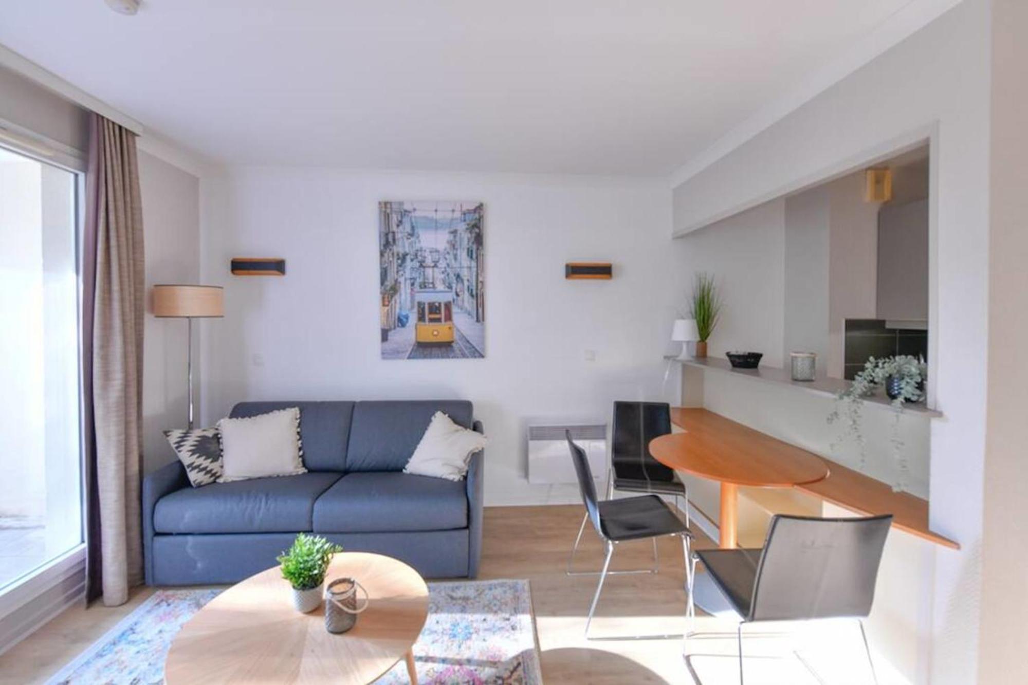 Cosy With Balcony Near Buttes Chaumont Parigi