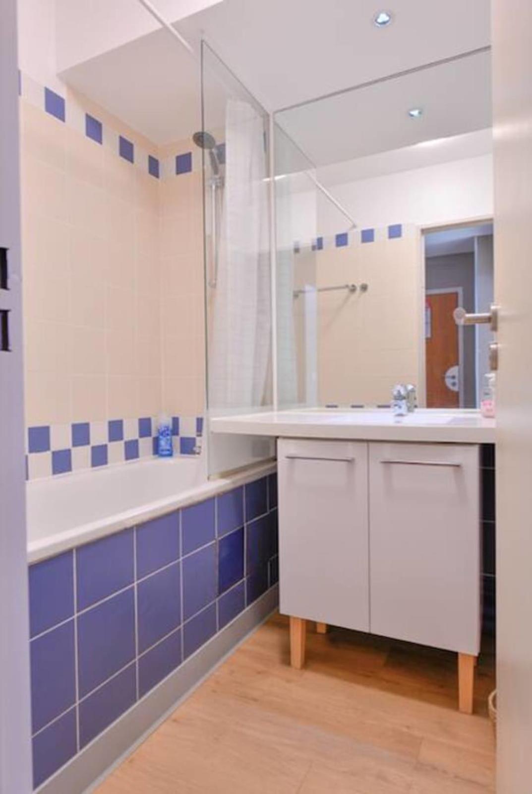 Cosy With Balcony Near Buttes Chaumont * Parigi